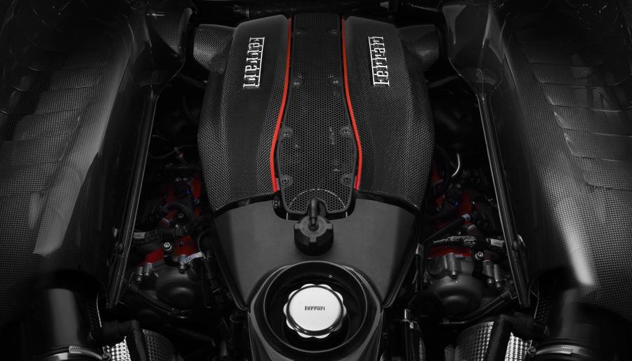 Моторный отсек Ferrari 488 Pista 2018 года  (WW) (фото 10 из 42)